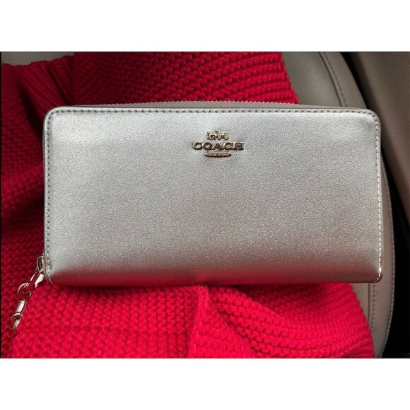 COACH Wallet Gold Metallic Leather AUTHENTIC - Picture 1 of 4